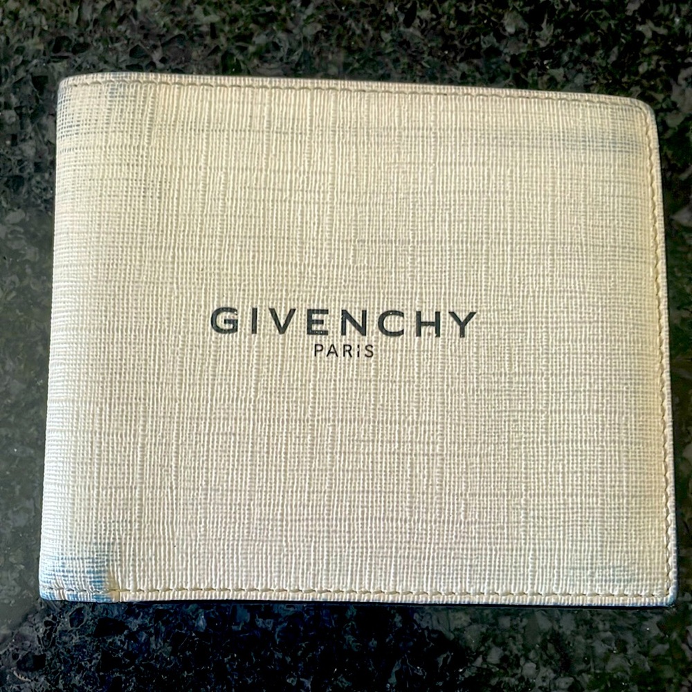 GIVENCHY PARIS Men’s Wallet: USED, Cream color